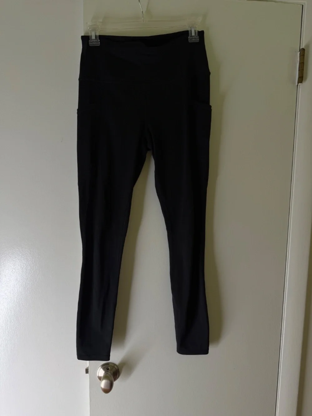 Quince High Rise Performance Leggings Medium Black Side Pocket Athletic Yoga Pan
